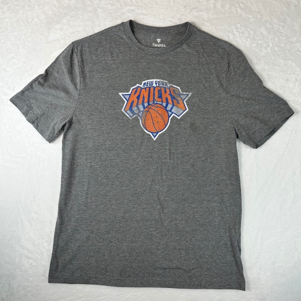 Fanatics New York Knicks Mens Large Gray Distressed Logo Graphic T-Shirt NBA